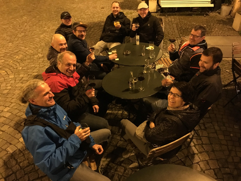 Das Topix-Team geniesst den First Friday in der Altstadt von Biel